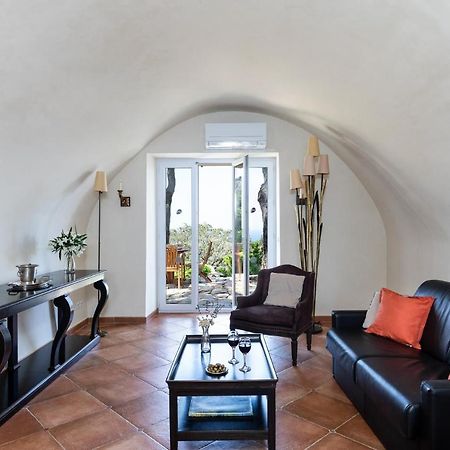 U Piazzale Villa Santa-Reparata-di-Balagna Eksteriør billede