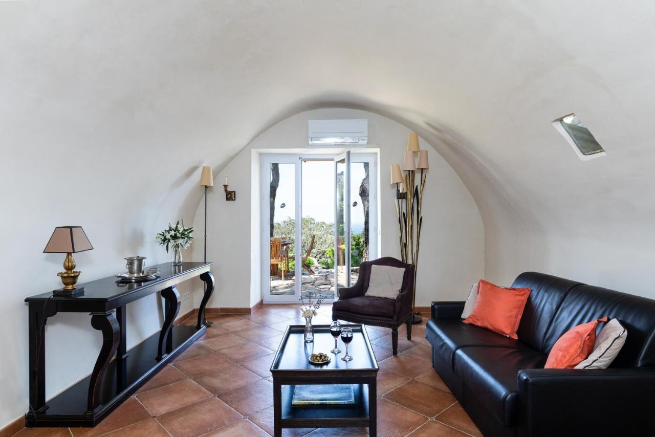 U Piazzale Villa Santa-Reparata-di-Balagna Eksteriør billede